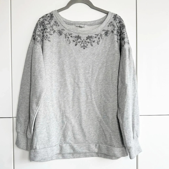 American Eagle Outfitters Sweatshirt Embroidered  Flowers Gray Size Large - Picture 1 of 8
